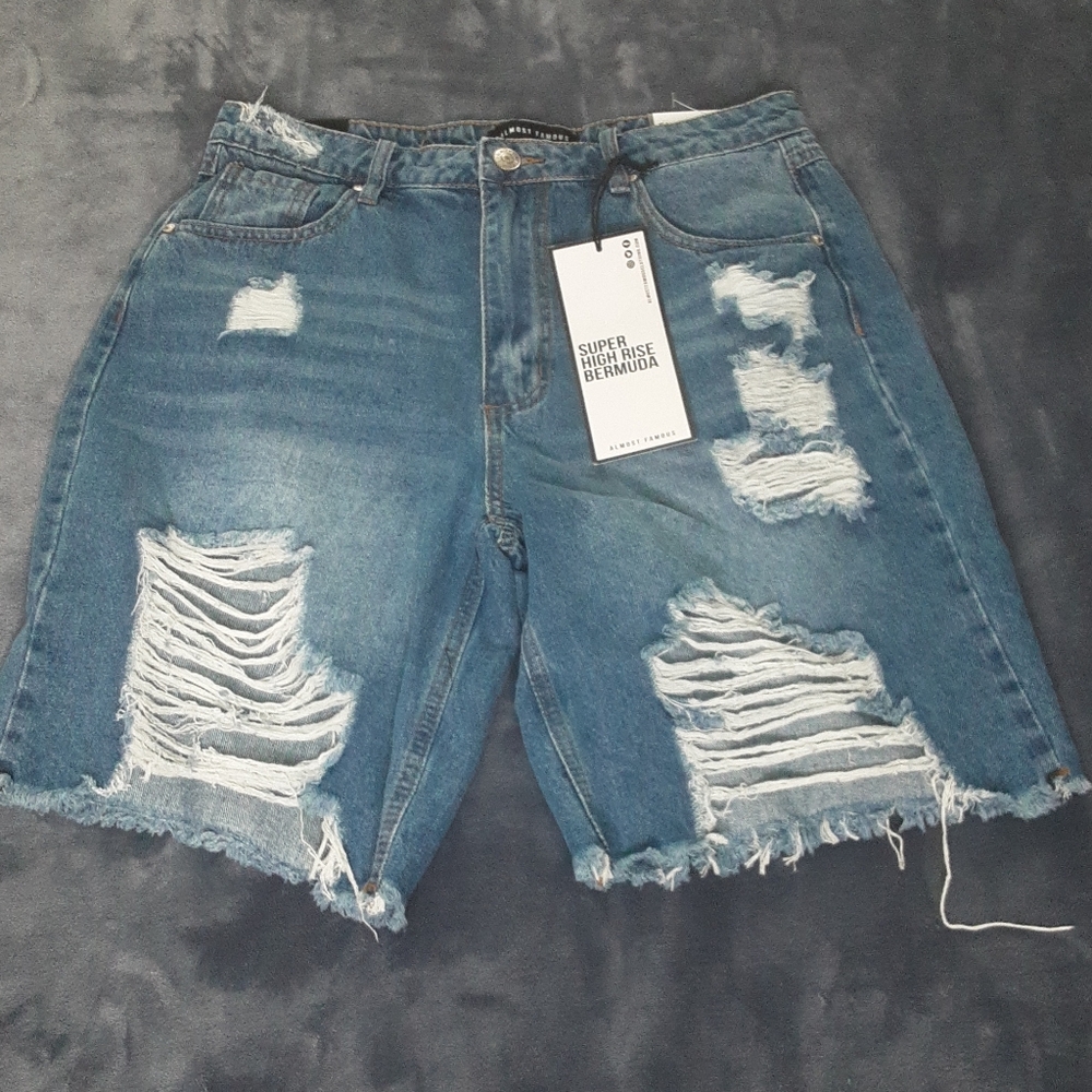 Almost Famous High Rise Size 11 Bermuda Shorts